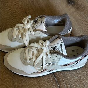 Reebok Women's Beige and White Sneakers